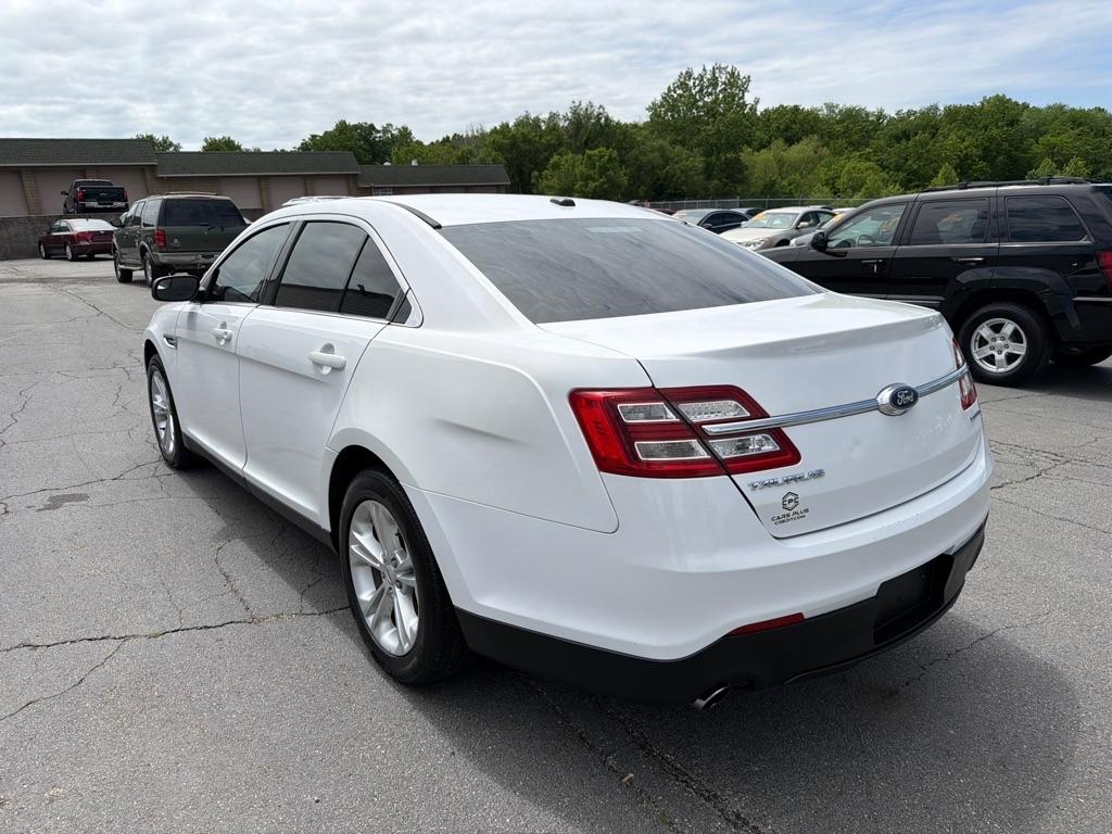 Ford Taurus SE FWD 2018