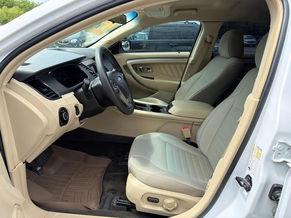 Ford Taurus SE FWD 2018