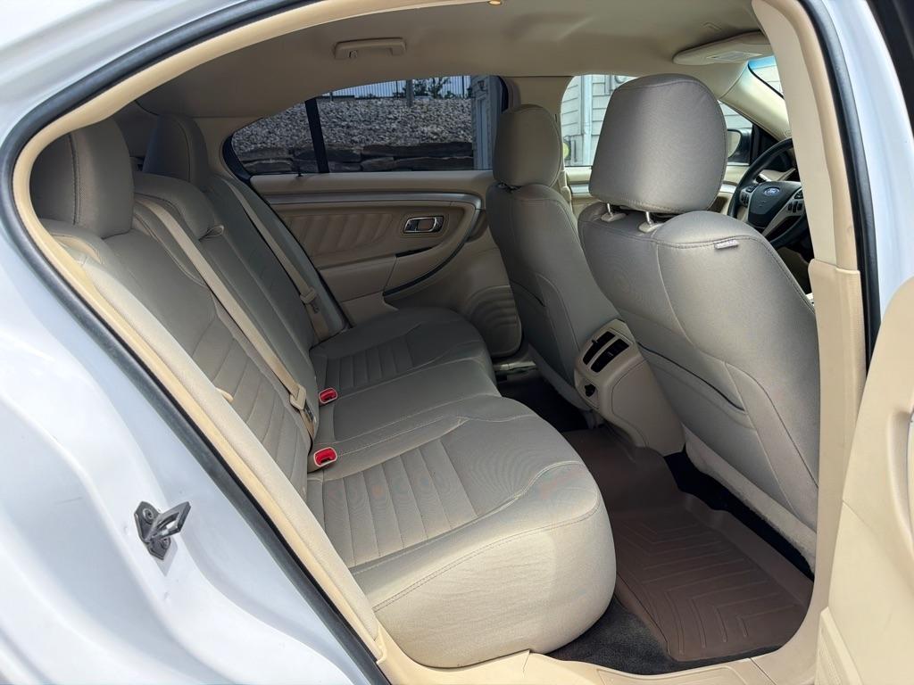 Ford Taurus SE FWD 2018
