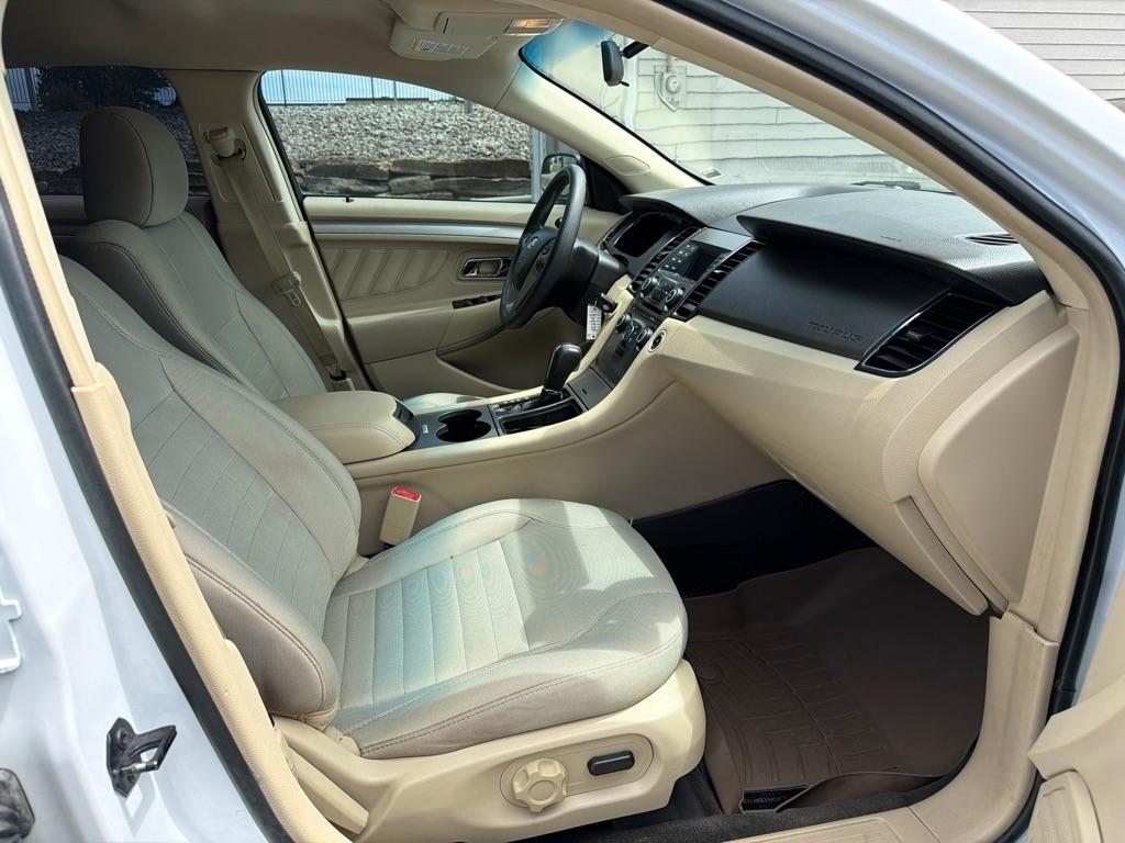 Ford Taurus SE FWD 2018