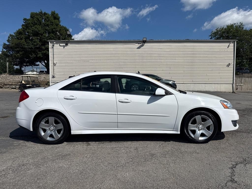 Pontiac G6 Base 2010