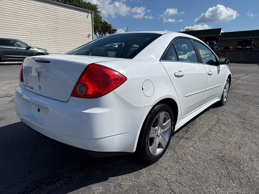 Pontiac G6 Base 2010