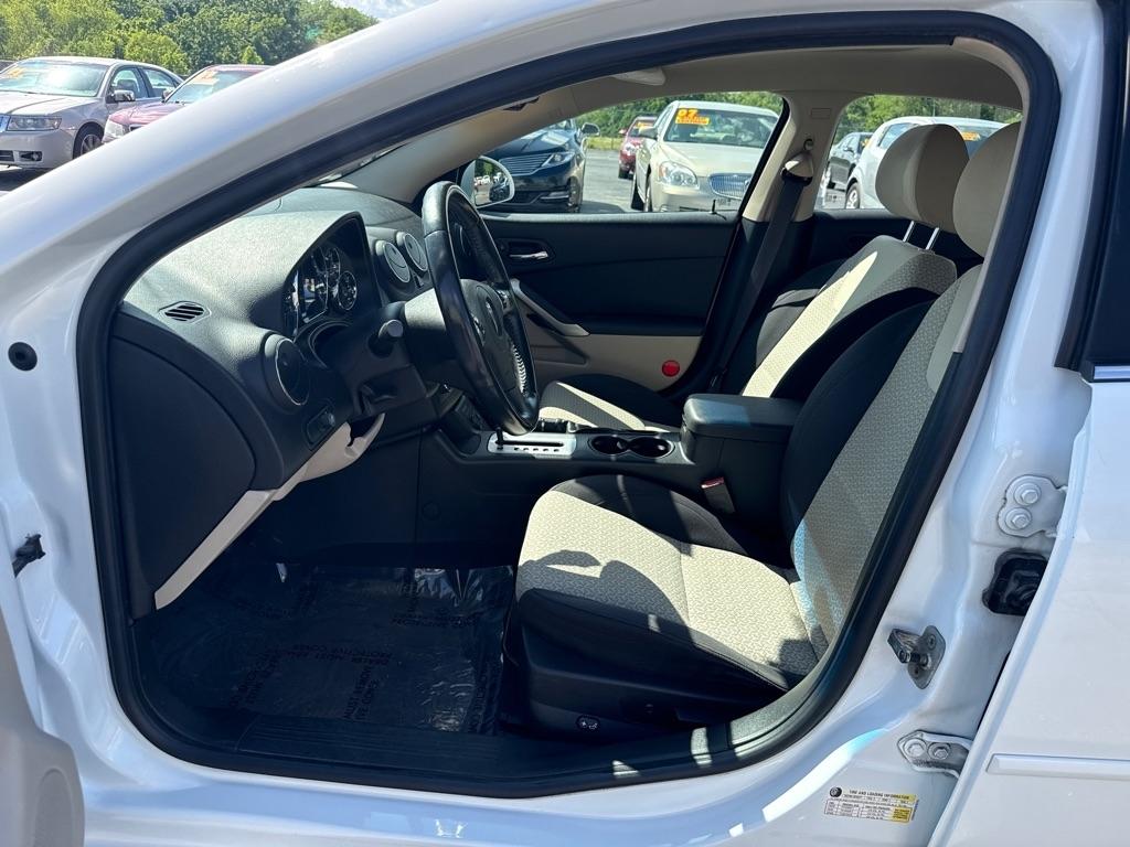 Pontiac G6 Base 2010