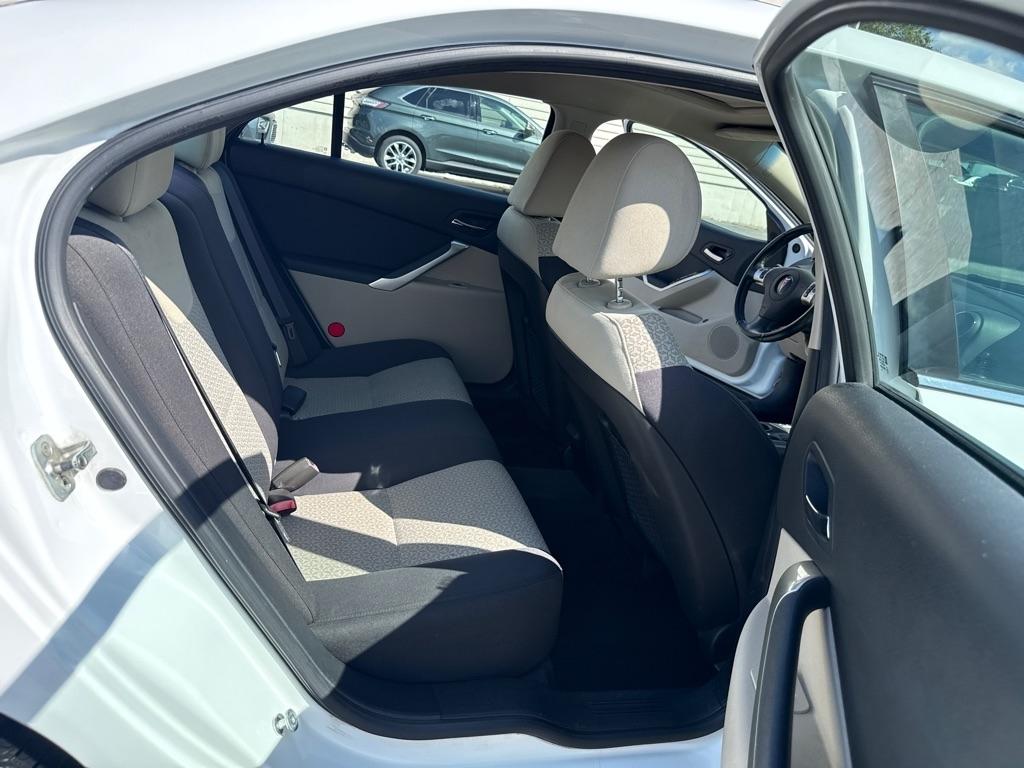 Pontiac G6 Base 2010