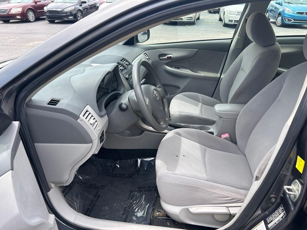 Toyota Corolla LE 4-Speed AT 2010