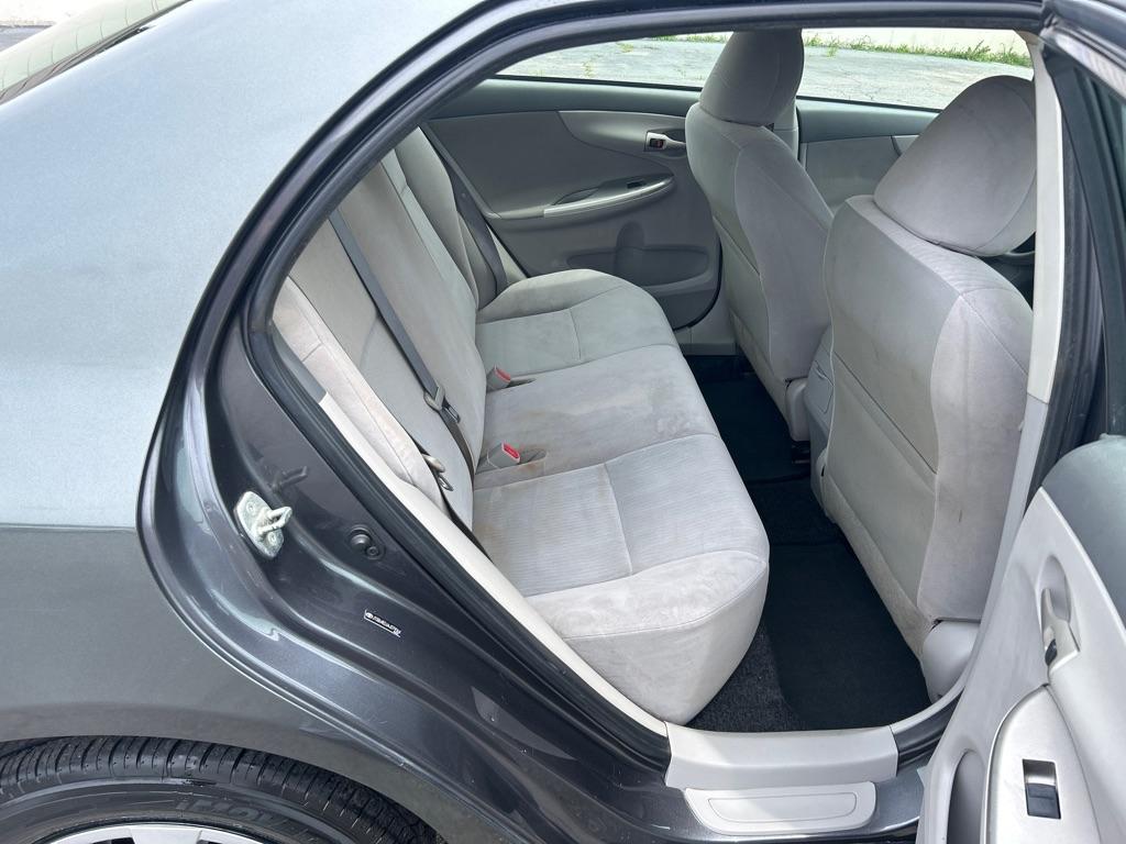 Toyota Corolla LE 4-Speed AT 2010