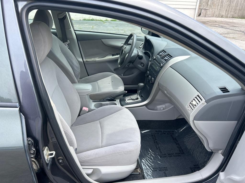 Toyota Corolla LE 4-Speed AT 2010