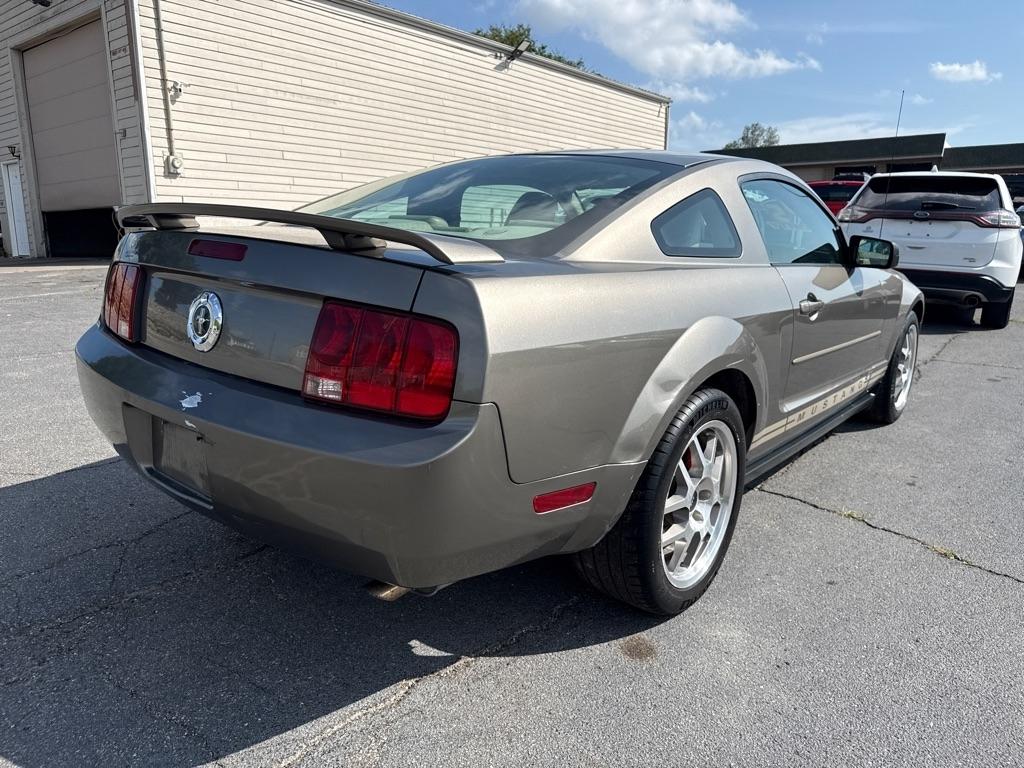Ford Mustang V6 Premium Coupe 2005
