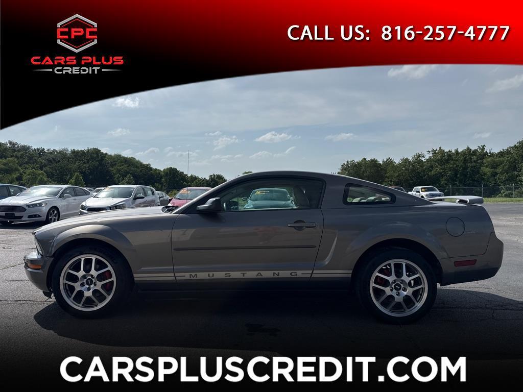 2005 Ford Mustang V6 Premium Coupe