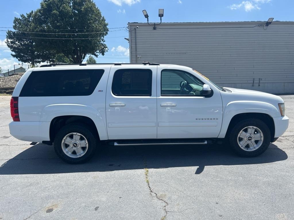 Chevrolet Suburban LT 1500 4WD 2011