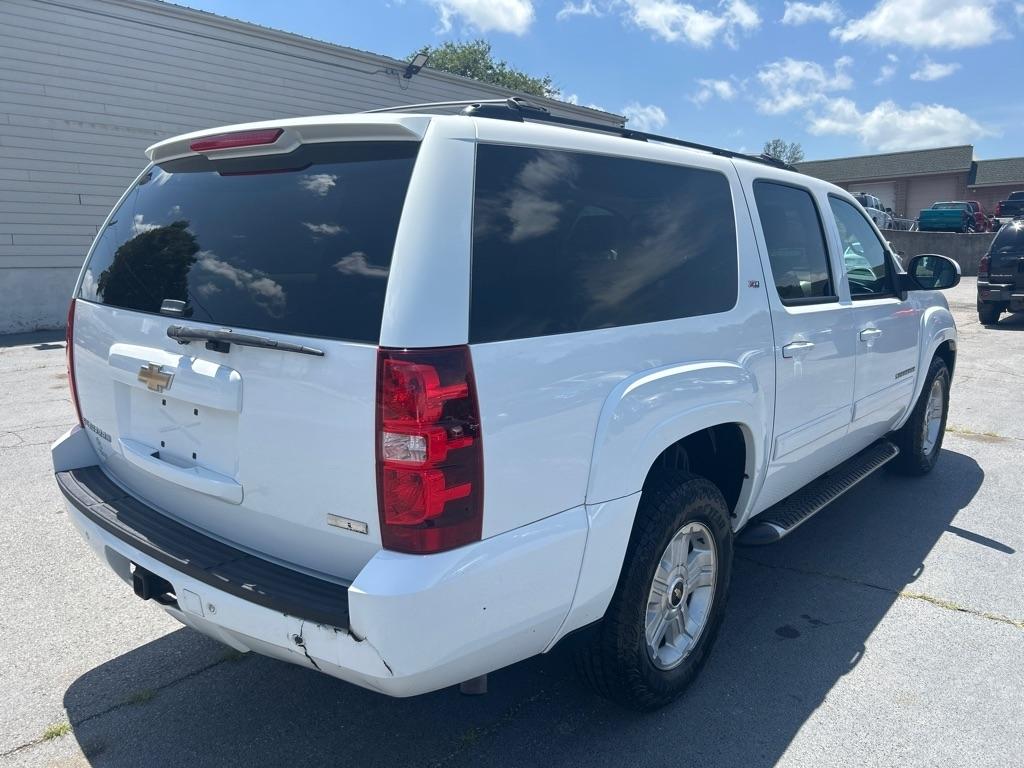 Chevrolet Suburban LT 1500 4WD 2011