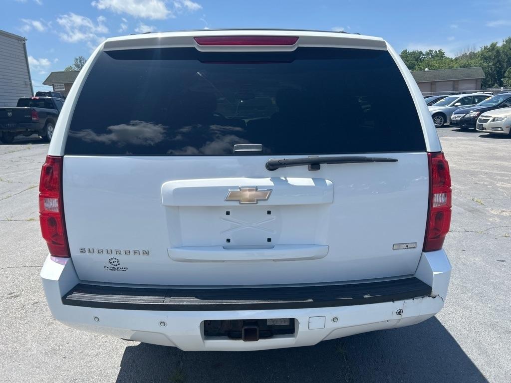 Chevrolet Suburban LT 1500 4WD 2011