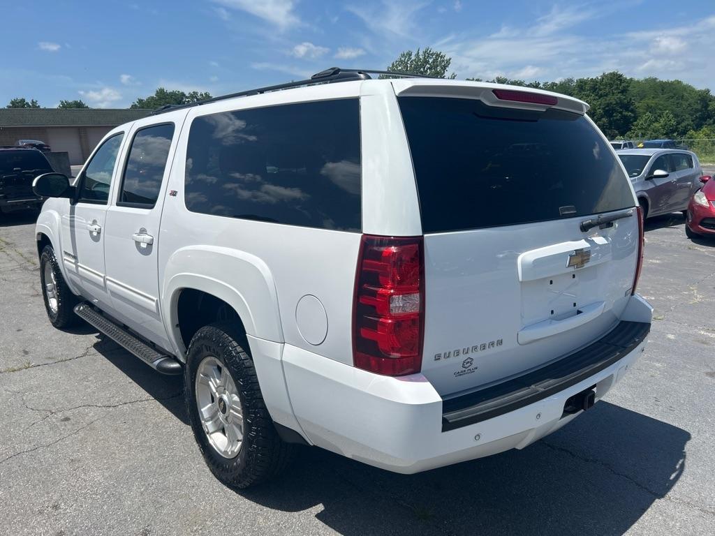 Chevrolet Suburban LT 1500 4WD 2011
