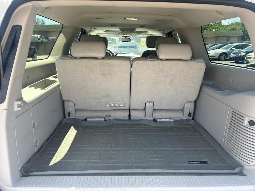 Chevrolet Suburban LT 1500 4WD 2011