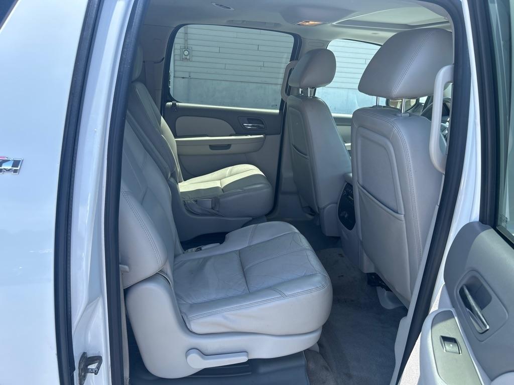 Chevrolet Suburban LT 1500 4WD 2011
