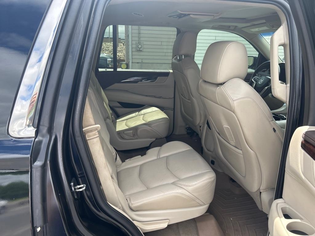 Cadillac Escalade Luxury 4WD 2015