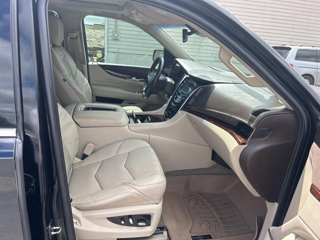Cadillac Escalade Luxury 4WD 2015