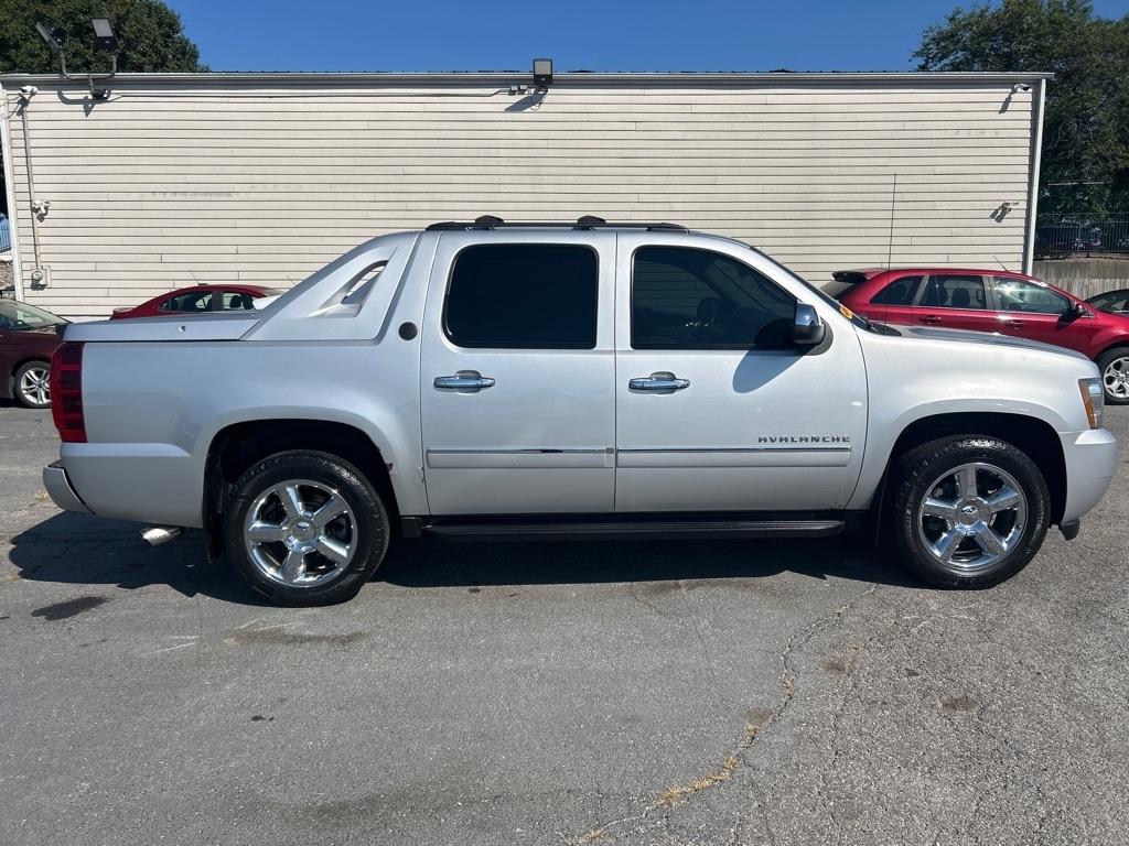 Chevrolet Avalanche LTZ 4WD 2013