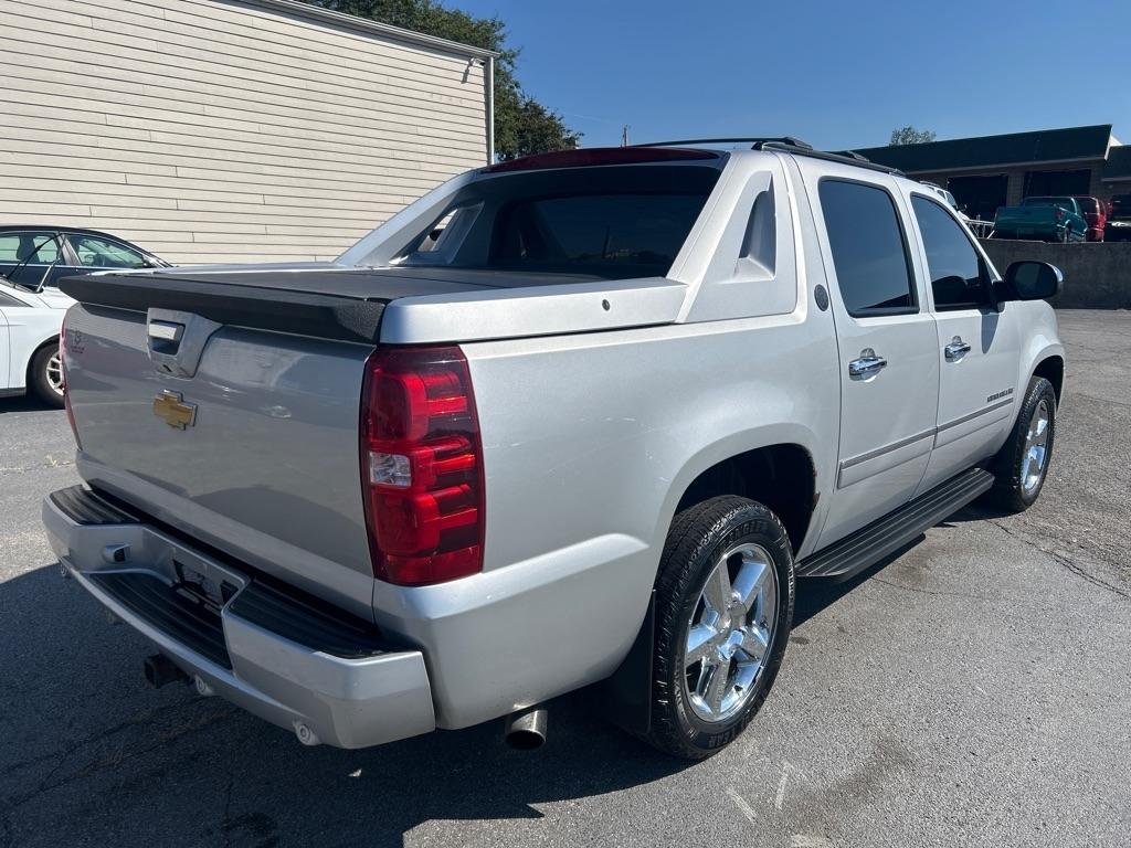 Chevrolet Avalanche LTZ 4WD 2013