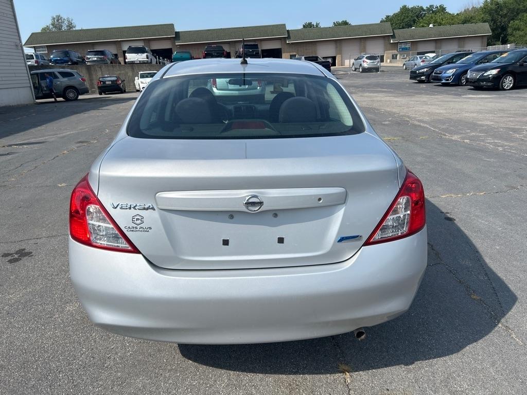Nissan Versa 1.6 S Sedan 2012