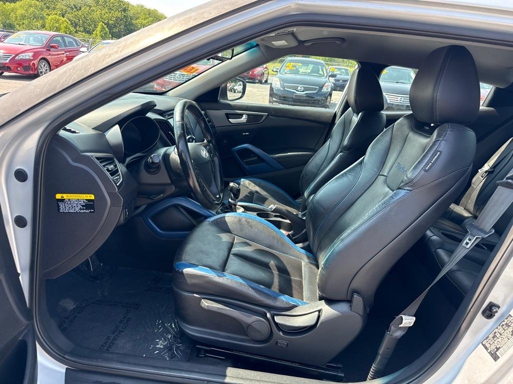 Hyundai Veloster Base 2013