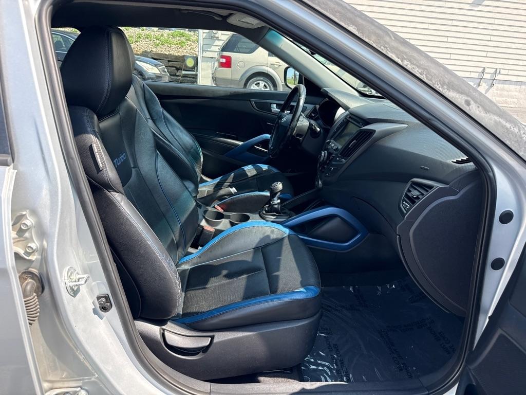 Hyundai Veloster Base 2013