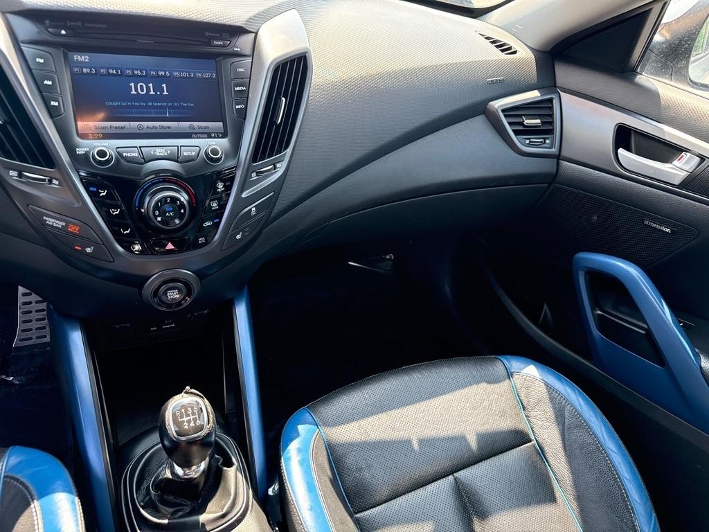 Hyundai Veloster Base 2013