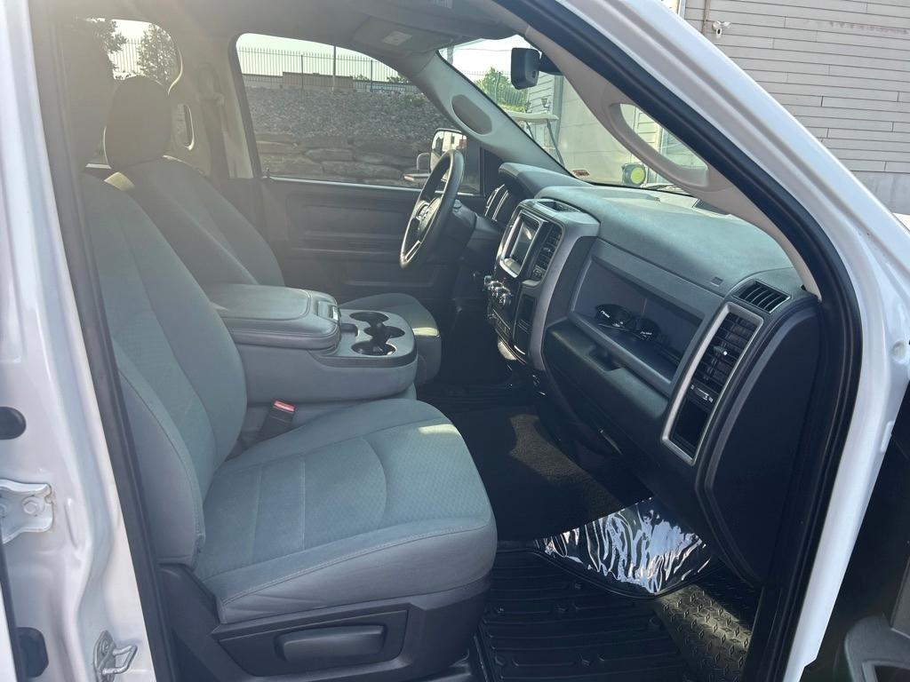 RAM 1500 Tradesman Quad Cab 4WD 2015