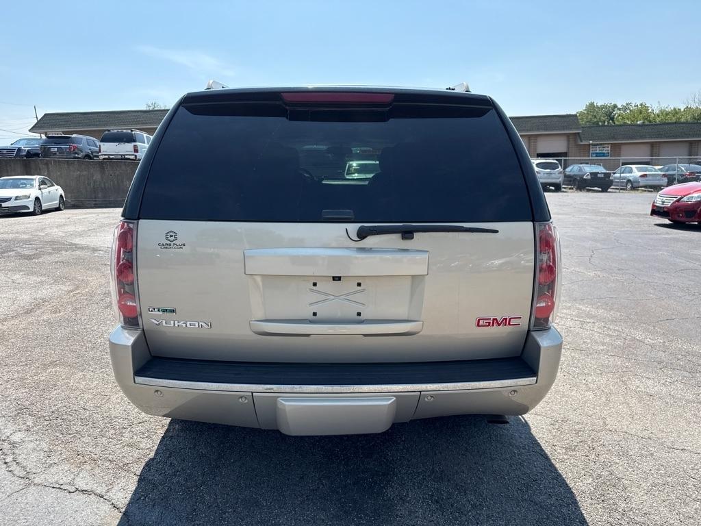 GMC Yukon Denali 4WD 2012
