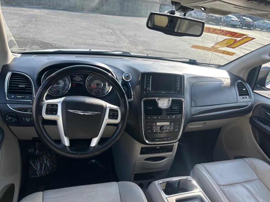 Chrysler Town & Country Limited 2014