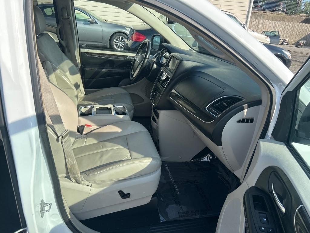 Chrysler Town & Country Limited 2014