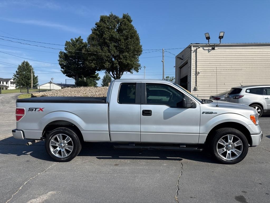 Ford F-150 XL SuperCab 8-ft. Bed 2WD 2014