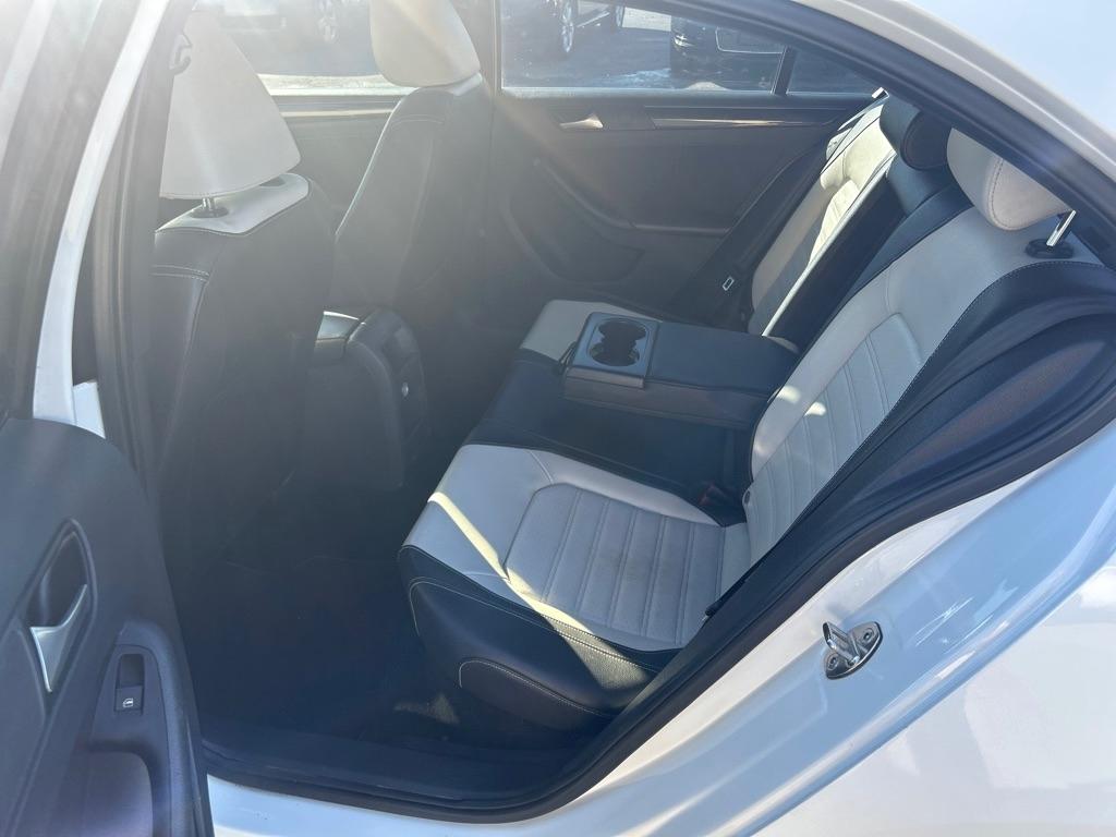 Volkswagen Jetta SE 6A 2015