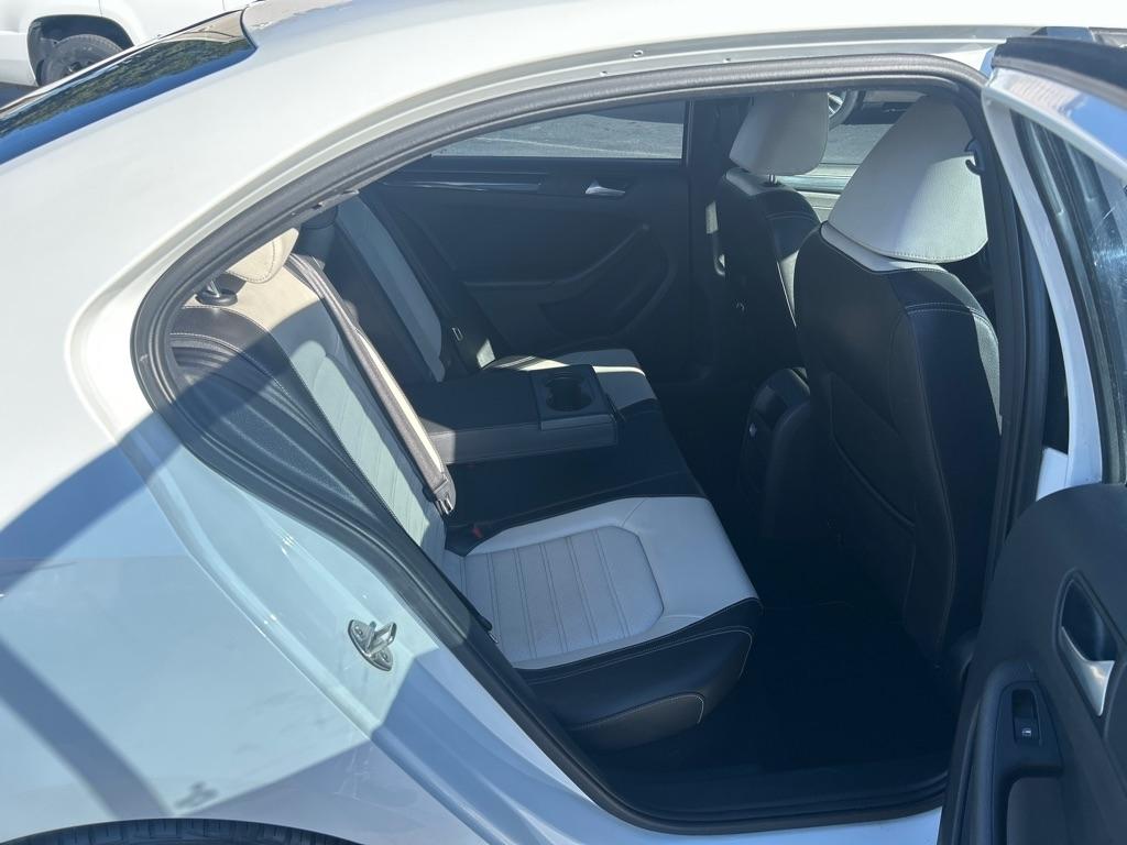 Volkswagen Jetta SE 6A 2015