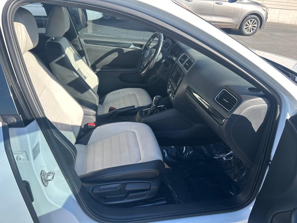 Volkswagen Jetta SE 6A 2015