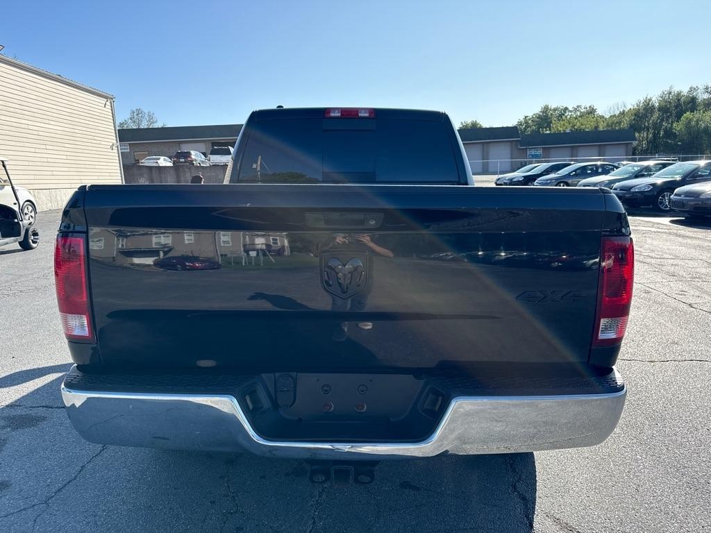 RAM 1500 SLT Crew Cab LWB 4WD 2015