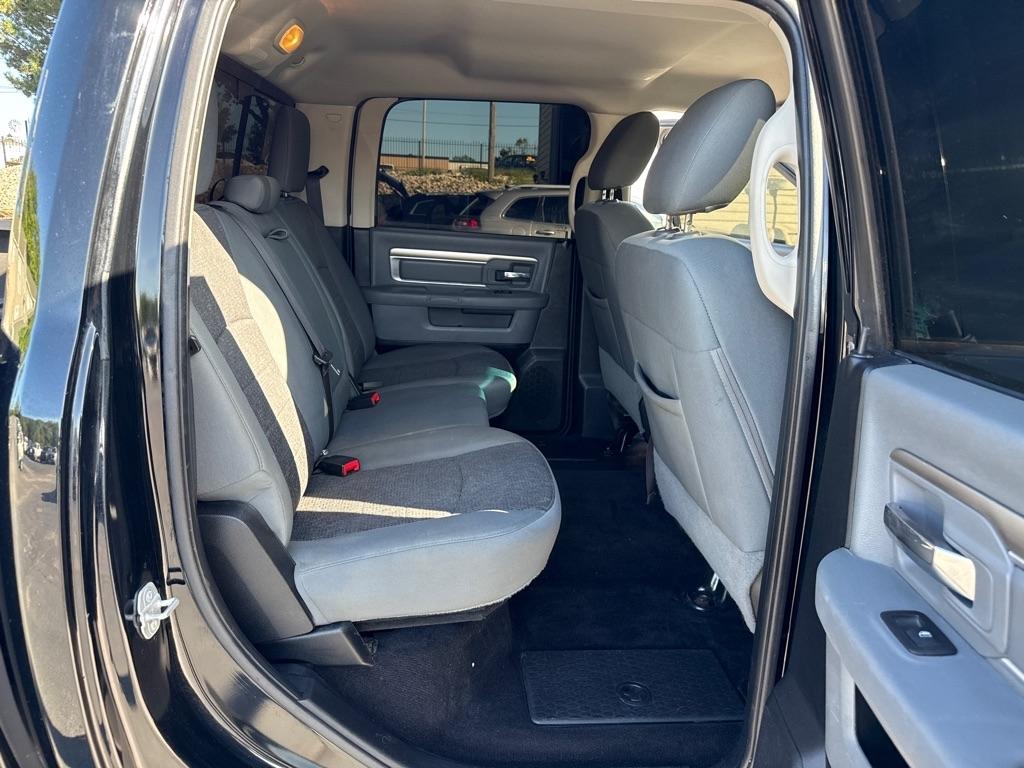 RAM 1500 SLT Crew Cab LWB 4WD 2015