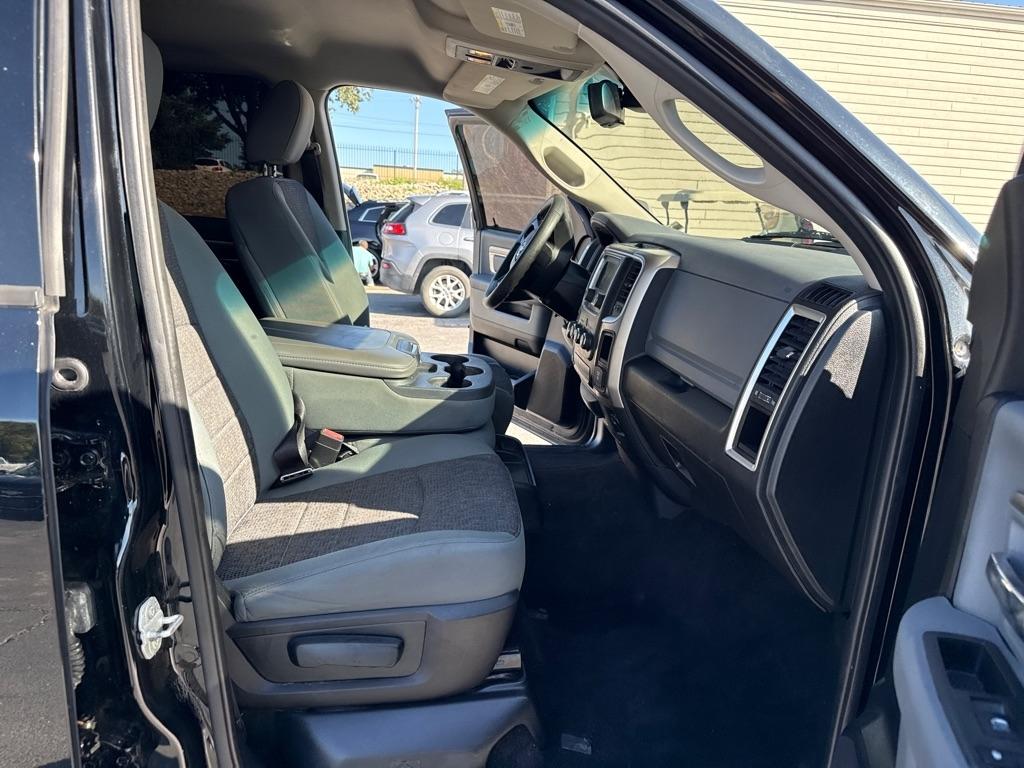 RAM 1500 SLT Crew Cab LWB 4WD 2015