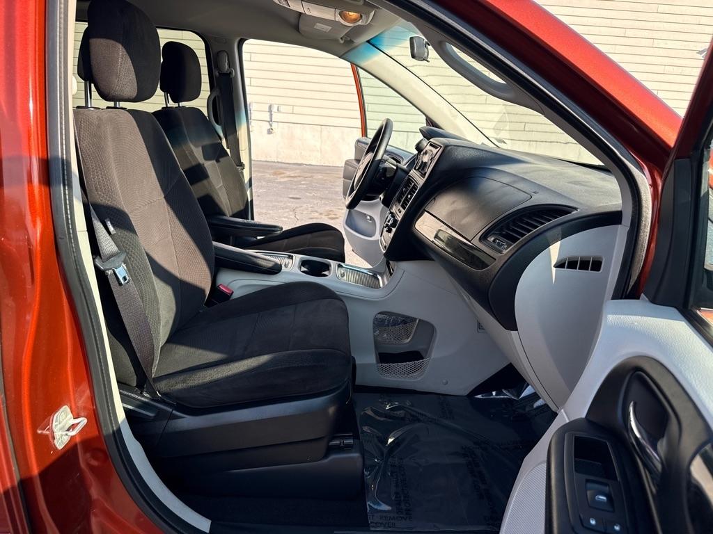 Dodge Grand Caravan SXT 2012