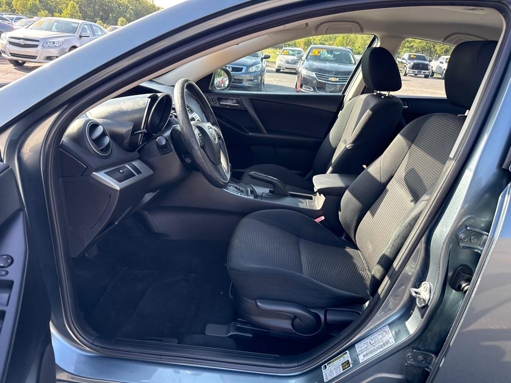 Mazda MAZDA3 i Sport 4-Door 2013