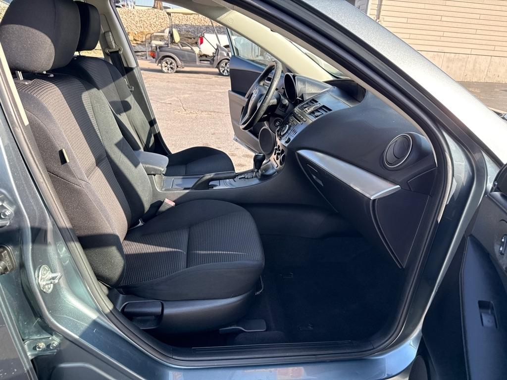Mazda MAZDA3 i Sport 4-Door 2013