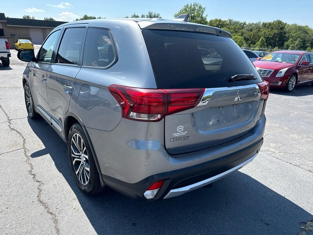 Mitsubishi Outlander SE 2WD 2017