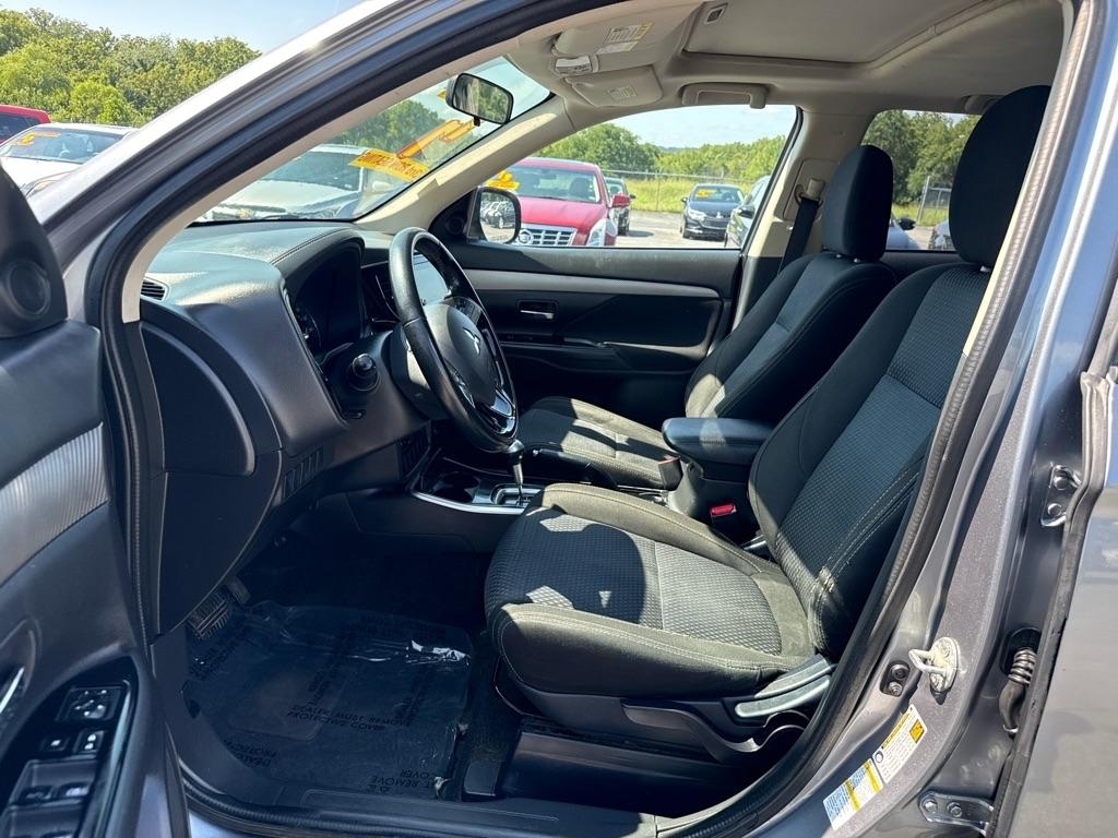 Mitsubishi Outlander SE 2WD 2017