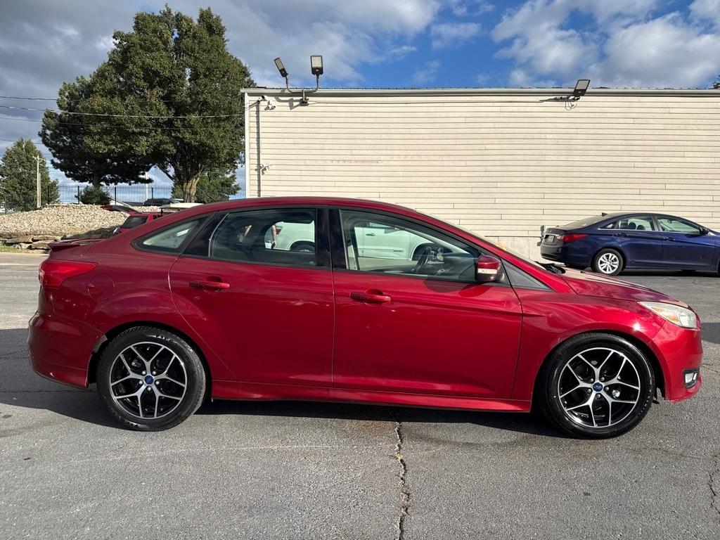 Ford Focus SE Sedan 2016