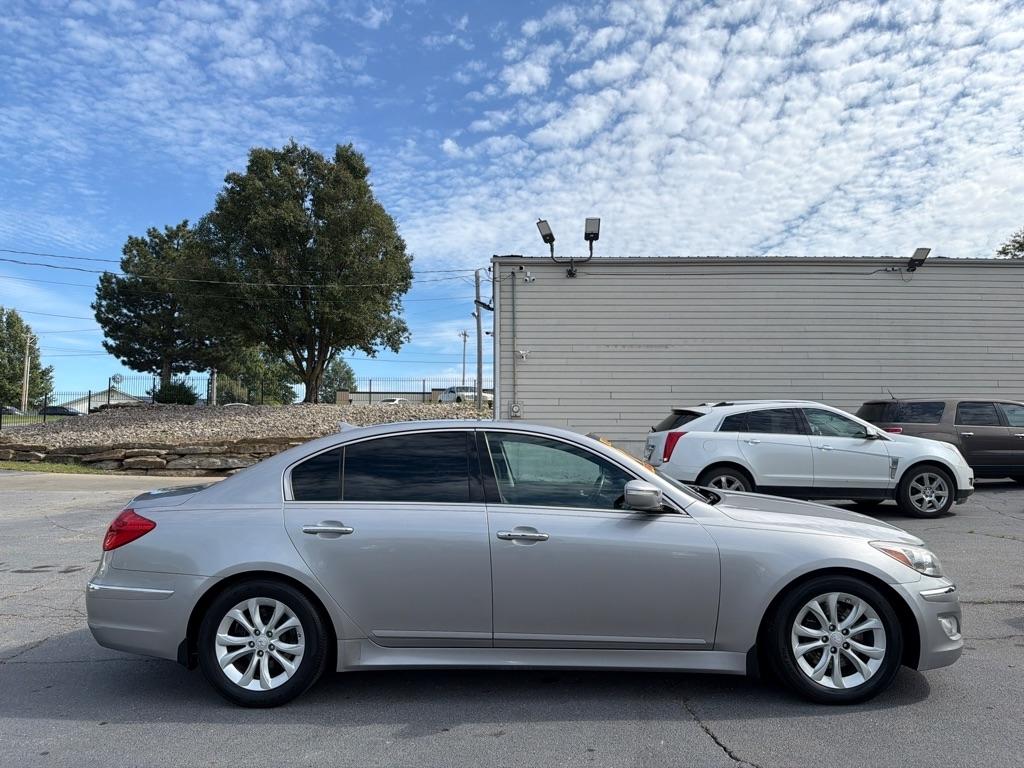 Hyundai Genesis 3.8L 2012