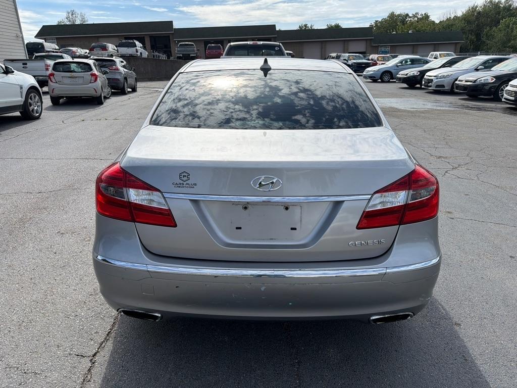 Hyundai Genesis 3.8L 2012