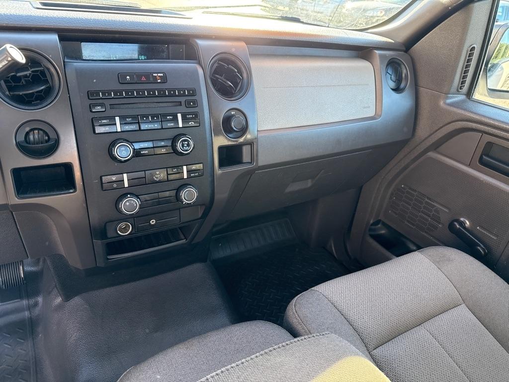 Ford F-150 XL 8-ft. Bed 2WD 2010