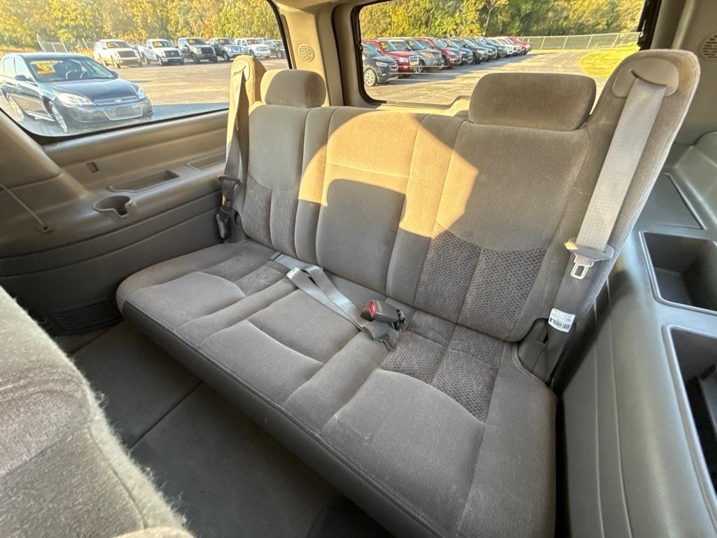 Chevrolet Suburban 1500 2WD 2003