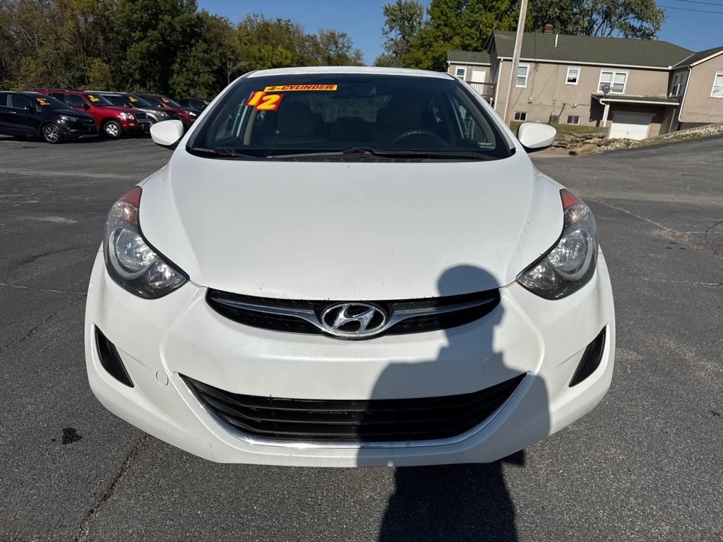 Hyundai Elantra photo 3