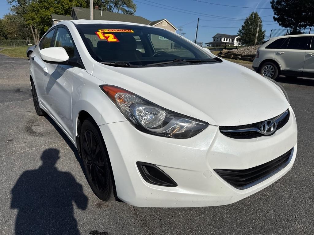 Hyundai Elantra photo 4